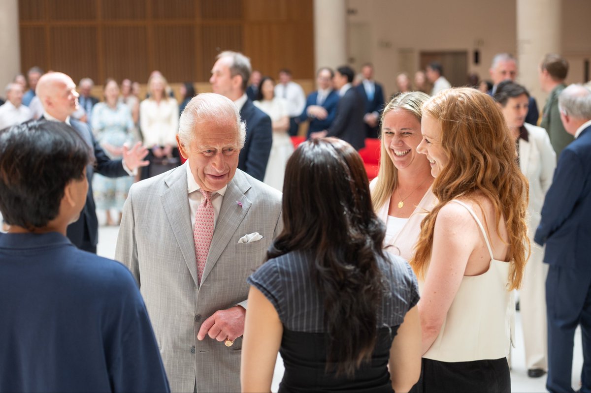 RoyalFamily's tweet photo. A musical start to the day 📚🎶 His Majesty officially opened the Stephen A. Schwarzman Centre for Humanities at the University of Oxford.

This centre brings together seven humanities faculties and research institutes, along with world-class libraries, exhibition areas and performance spaces. 

During the visit, The King met representatives from local community groups, visited the Bate Collection of musical instruments and viewed the Sohmen Concert Hall.