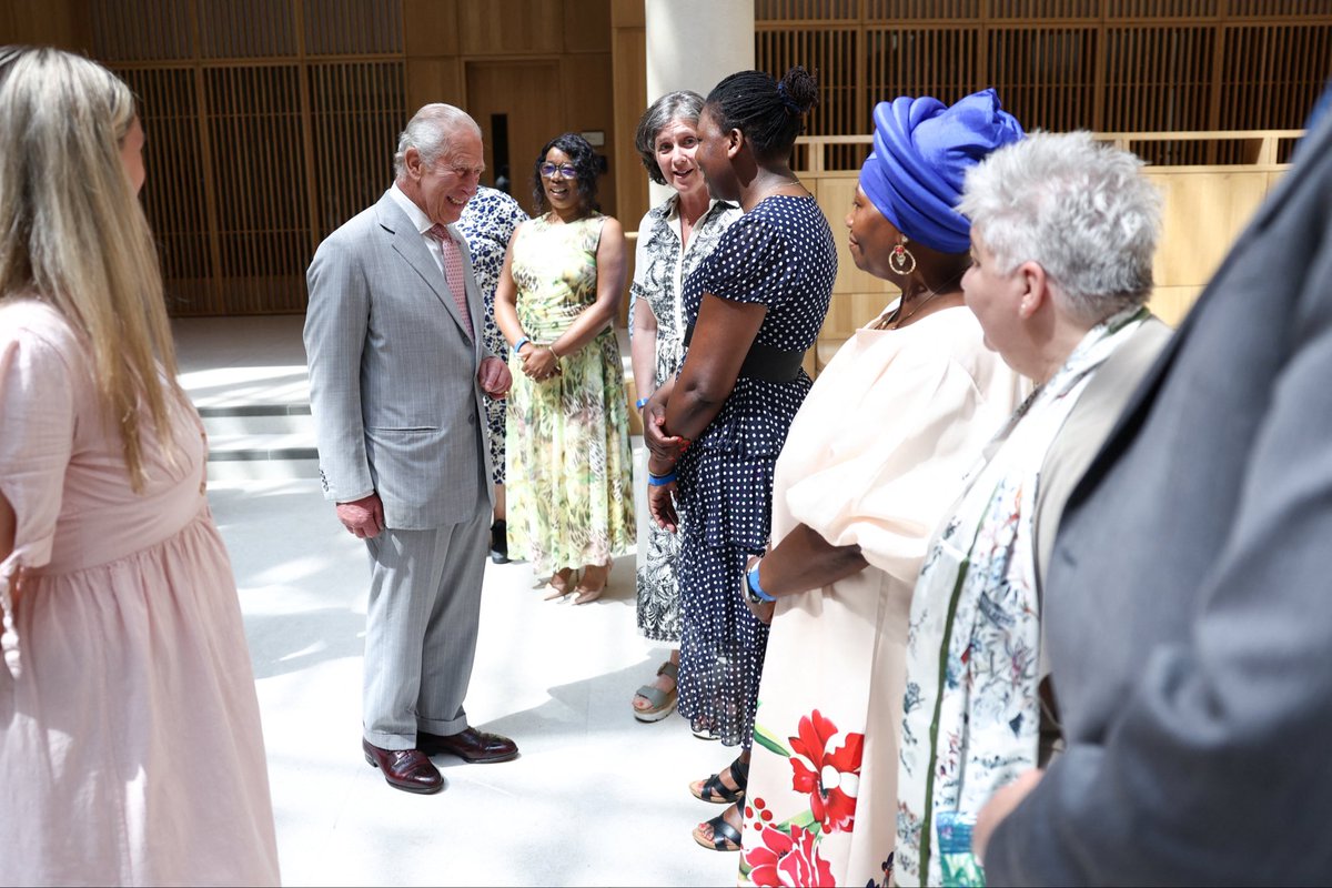 RoyalFamily's tweet photo. A musical start to the day 📚🎶 His Majesty officially opened the Stephen A. Schwarzman Centre for Humanities at the University of Oxford.

This centre brings together seven humanities faculties and research institutes, along with world-class libraries, exhibition areas and performance spaces. 

During the visit, The King met representatives from local community groups, visited the Bate Collection of musical instruments and viewed the Sohmen Concert Hall.