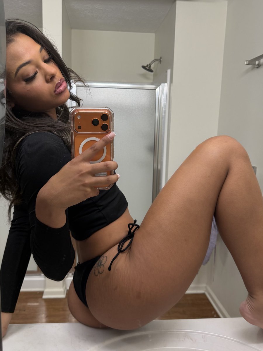 TTwinkleTo's tweet photo. Can I be your sugar baby 😌 https://t.co/oNbwR3z4u7