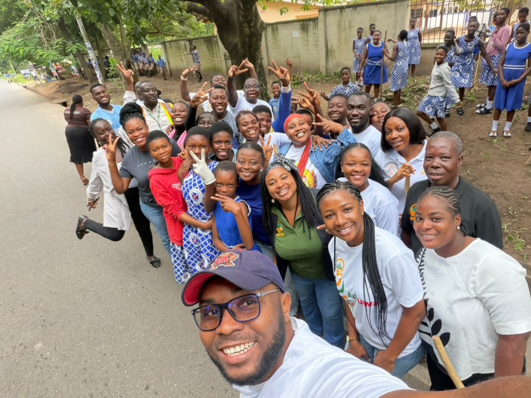 epa_koforidua's tweet photo. 1/ 🌿 The Environmental Protection Authority (EPA) Eastern Region, led by the Regional Director, joined the nationwide clean-up exercise in Koforidua alongside the Presbyterian Basic School. Staff from all Area and District Offices also participated actively.
#OurEnvironmentOurResponsibility #NationalCleanUp #EPAEasternRegion