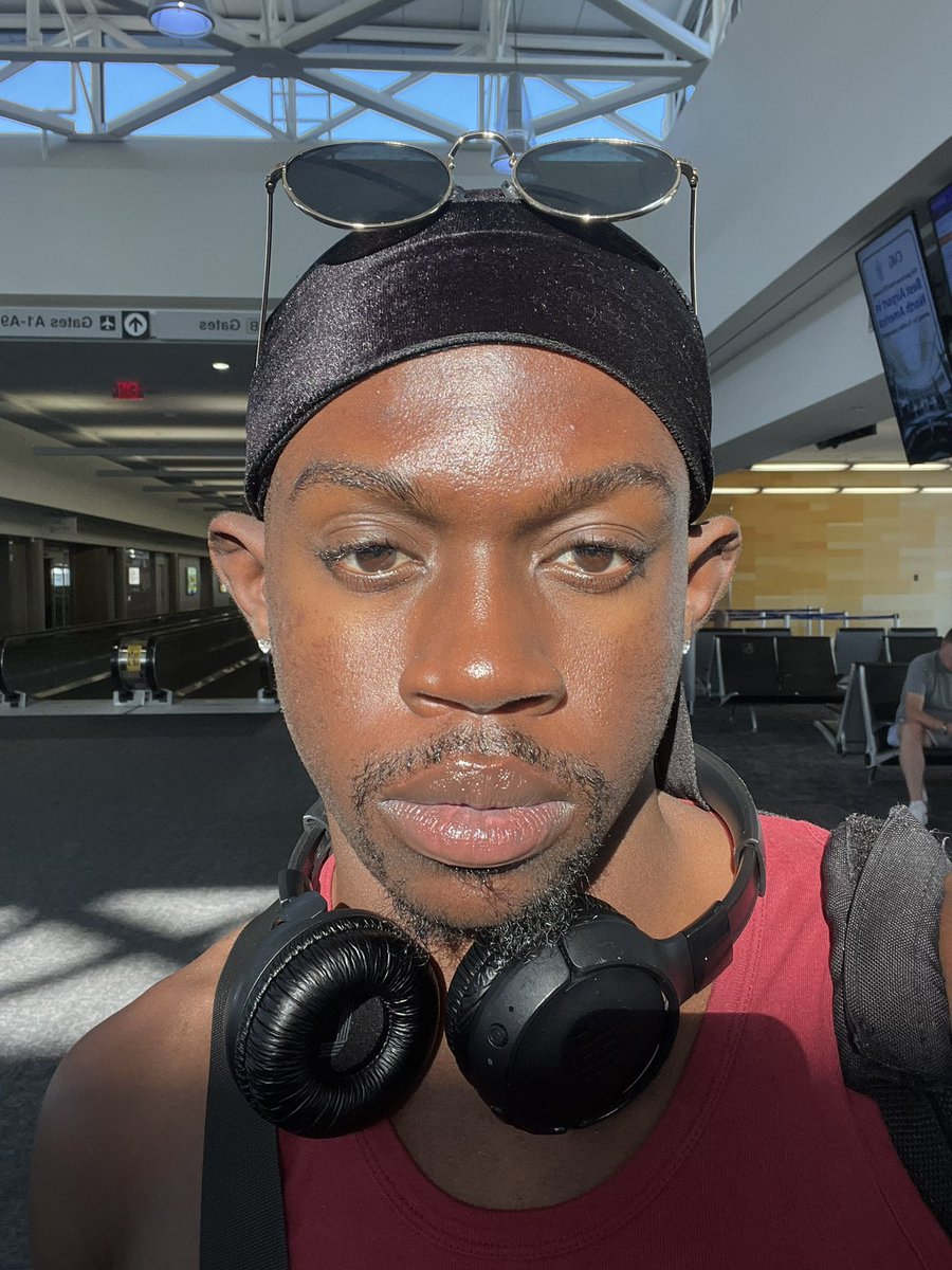 jrdvnn_'s tweet photo. ✈️✌🏾 https://t.co/R7y0NuxLZJ