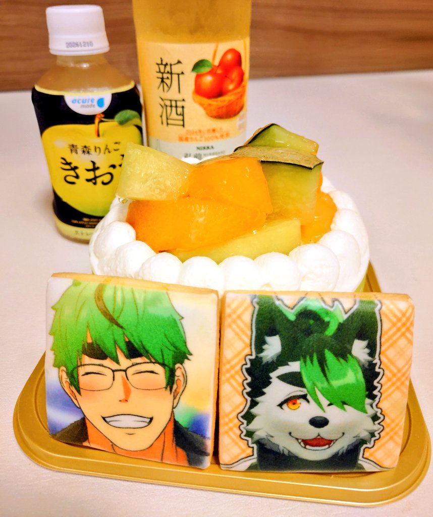 Ce7SszWCbs90695's tweet photo. 改めてこうくんお誕生日おめでとう！！！

今回は2種のメロンのデコレーションケーキです！！
暑すぎてアイシングクッキーが撮影中に溶けそうになってて泣きましたww

しかし、この人型こうくんマジでメロ過ぎてしんどいんですが……

#こう式あーと https://t.co/od0SJ1eSPk