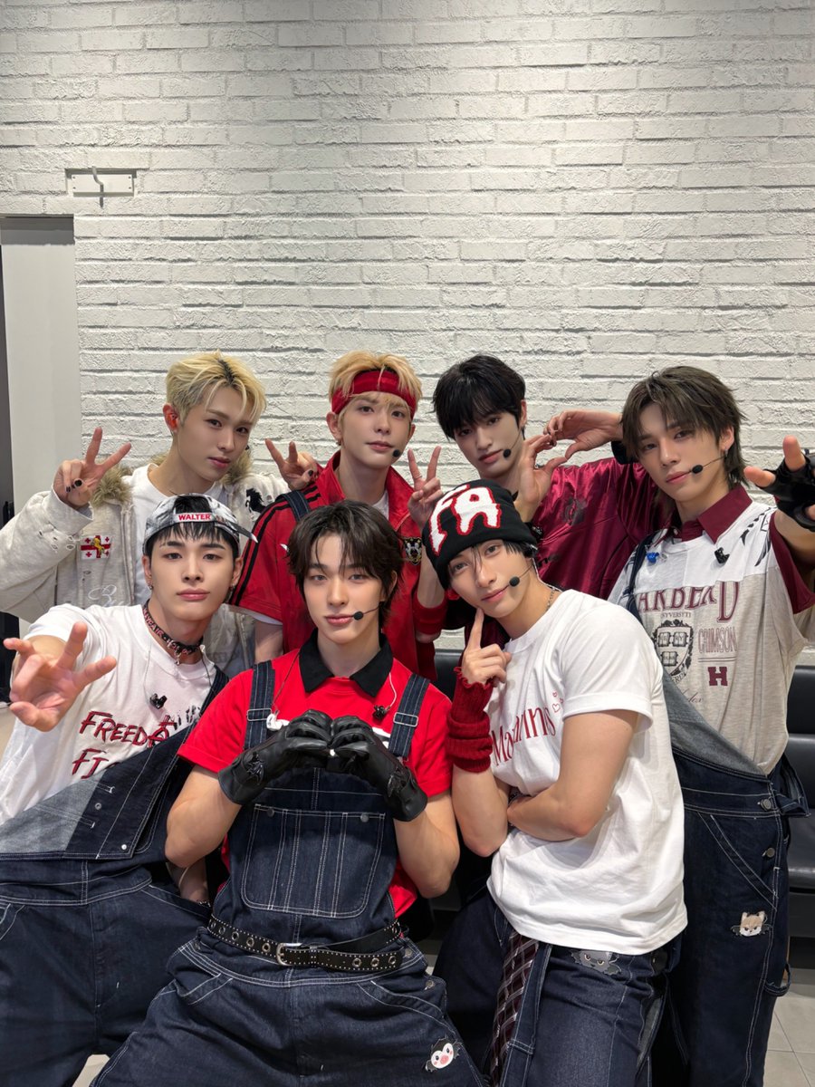 NEXZ_official's tweet photo. 📺[#バズリズム 02]
出演させていただきました！

NEX2Yと一緒に盛り上がったパフォーマンスはいかがでしたか？

スタジオトークもとても楽しかったです✨

#NEXZ
#Hellmate #NEXZ_Hellmate
#Mmchk #NEXZ_Mmchk https://t.co/Gme6CcyN4N