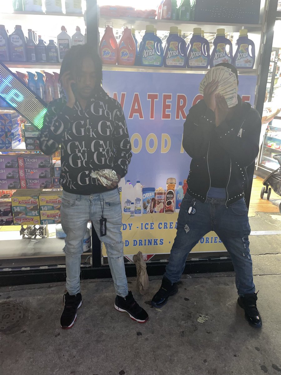 8Jayfrmda's tweet photo. Me &amp; Sett lokked in 8eva💚 https://t.co/O3JxnR8Riz