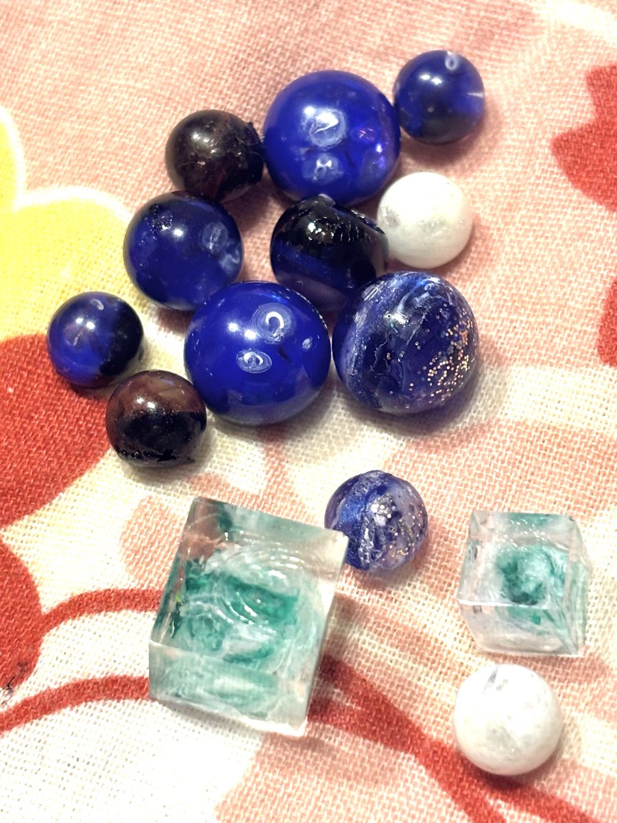 nonameloved's tweet photo. 地球の様なものが出来た。
「universe」と言う名の何かが出来るだろうか。 https://t.co/oXhWVWwtvt