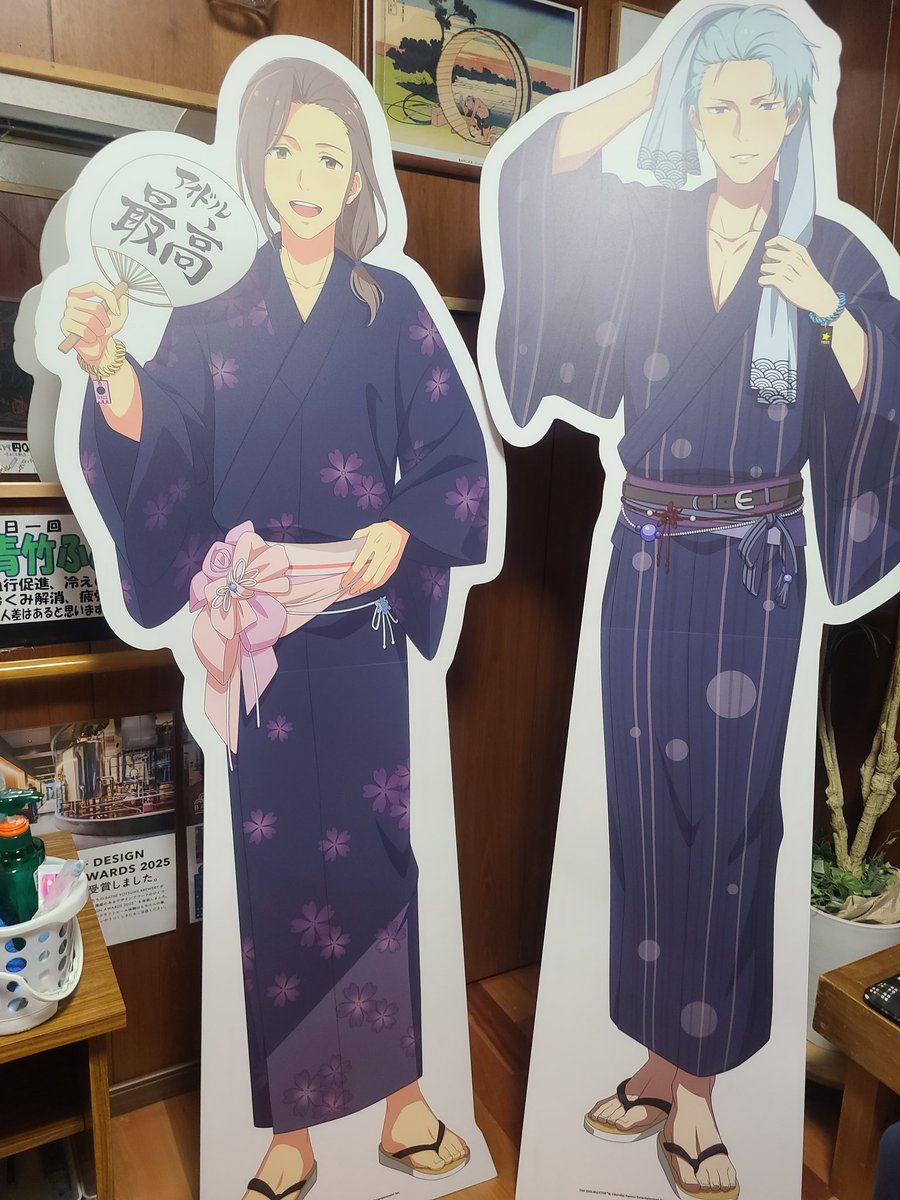 shiu_n's tweet photo. 今日このパネル撮りに行った時近くに座って氷結飲んでたおじ様が「なあ」って声掛けてきたから(撮るなって怒られるかな…！)と一瞬焦ったところ、「こっちの子(みのり)は女の子か？」って言われ、にこやかに「男性なんですよ〜！！」って答えてきた、おじ様は「男の子かあ！」って驚いてくれた https://t.co/smDoeaaf7i