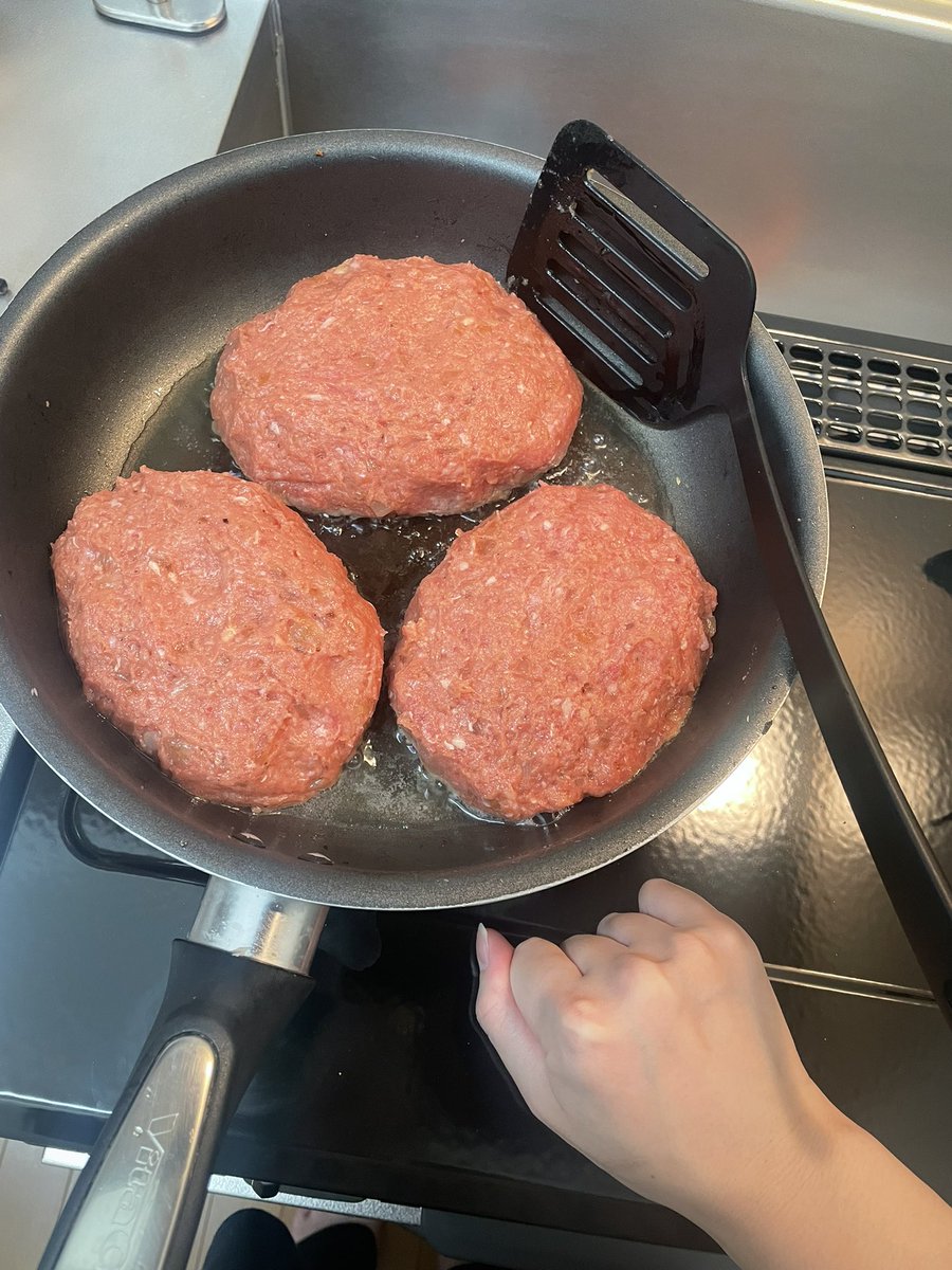 SOMO2_nari's tweet photo. 🤍 毎日自己紹介② 🤍 #はんなりひなり 

ごはんがだーいすき🍽🫶
作るのも食べるのもすき！苦手な食べ物ないので誰とでもご飯に行ける

肉(特に鶏肉)、トマト、砂肝、ハツ、えんがわ、貝、きのこ、さつまいも、チーズ、納豆、アイス、パイン、ラーメン、辛いもの、中華、食べ放題、だめだ書ききれな https://t.co/qY2C9xELTD
