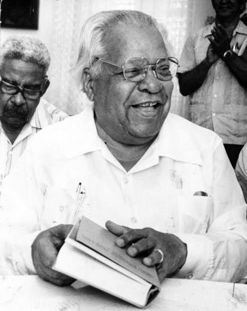 yasnay25's tweet photo. Nace Nicolás Guillén, Poeta Nacional de Cuba. Su voz, su  verso y su compromiso con la justicia social marcaron la literatura  cubana y universal.  #CubaSoberana #CubaEstaFirme #100AñosConFidel  @CubaCubacons  @CubaMicons  @benederto https://t.co/A9edSo5MSc
