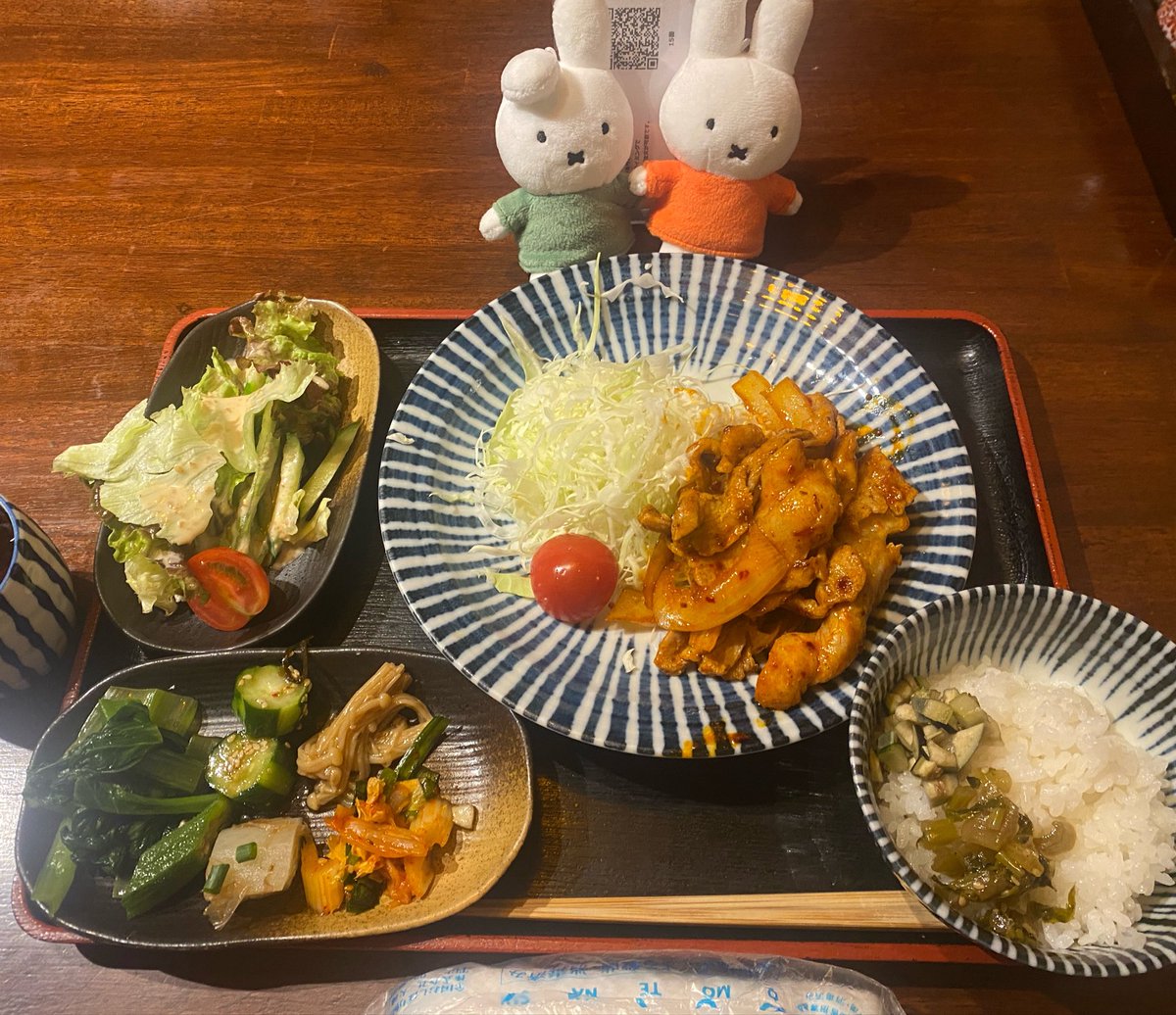 gma_sae's tweet photo. 最近は、むすびへ
ご飯やおばんざいを自分で盛り付け食べられるのが楽しいです🥺♡
昔話のようにこんもり盛りたかったのですが、ご飯が追加される前で少なく叶いませんでした💦
次はもりもりに盛り付けます！

#企業公式相互フォロー https://t.co/PMrJdgvXP9