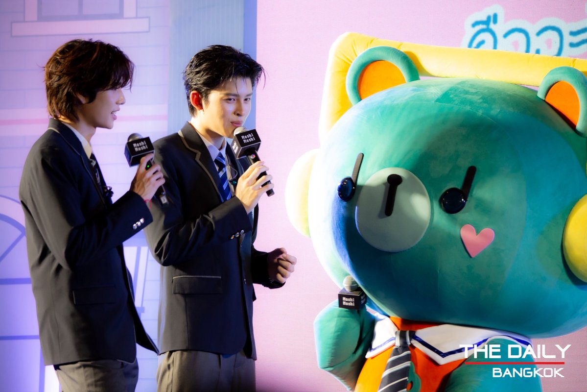 thedailybkk's tweet photo. ครอบครัวตระกูลลี ในงาน "Moshi Moshi School of Friendship Special Event x PondPhuwin"

PPP FAMILY MOSHI MOSHI

#MoshiMoshiSchoolofFriendship #MoshiMoshixPondPhuwin #WriteOurFirstLoveStory #FriendofMoshiMoshi #MoshiMoshi #โมชิโมชิ
#PondPhuwin #폰푸 #PERMPOON https://t.co/7BQwGlRutK