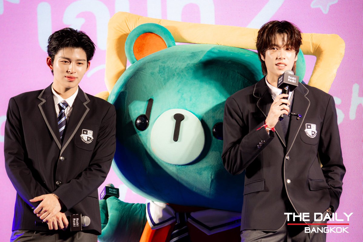 thedailybkk's tweet photo. ครอบครัวตระกูลลี ในงาน "Moshi Moshi School of Friendship Special Event x PondPhuwin"

PPP FAMILY MOSHI MOSHI

#MoshiMoshiSchoolofFriendship #MoshiMoshixPondPhuwin #WriteOurFirstLoveStory #FriendofMoshiMoshi #MoshiMoshi #โมชิโมชิ
#PondPhuwin #폰푸 #PERMPOON https://t.co/7BQwGlRutK