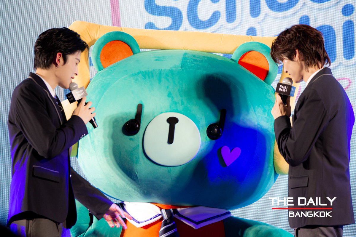 thedailybkk's tweet photo. ครอบครัวตระกูลลี ในงาน "Moshi Moshi School of Friendship Special Event x PondPhuwin"

PPP FAMILY MOSHI MOSHI

#MoshiMoshiSchoolofFriendship #MoshiMoshixPondPhuwin #WriteOurFirstLoveStory #FriendofMoshiMoshi #MoshiMoshi #โมชิโมชิ
#PondPhuwin #폰푸 #PERMPOON https://t.co/7BQwGlRutK