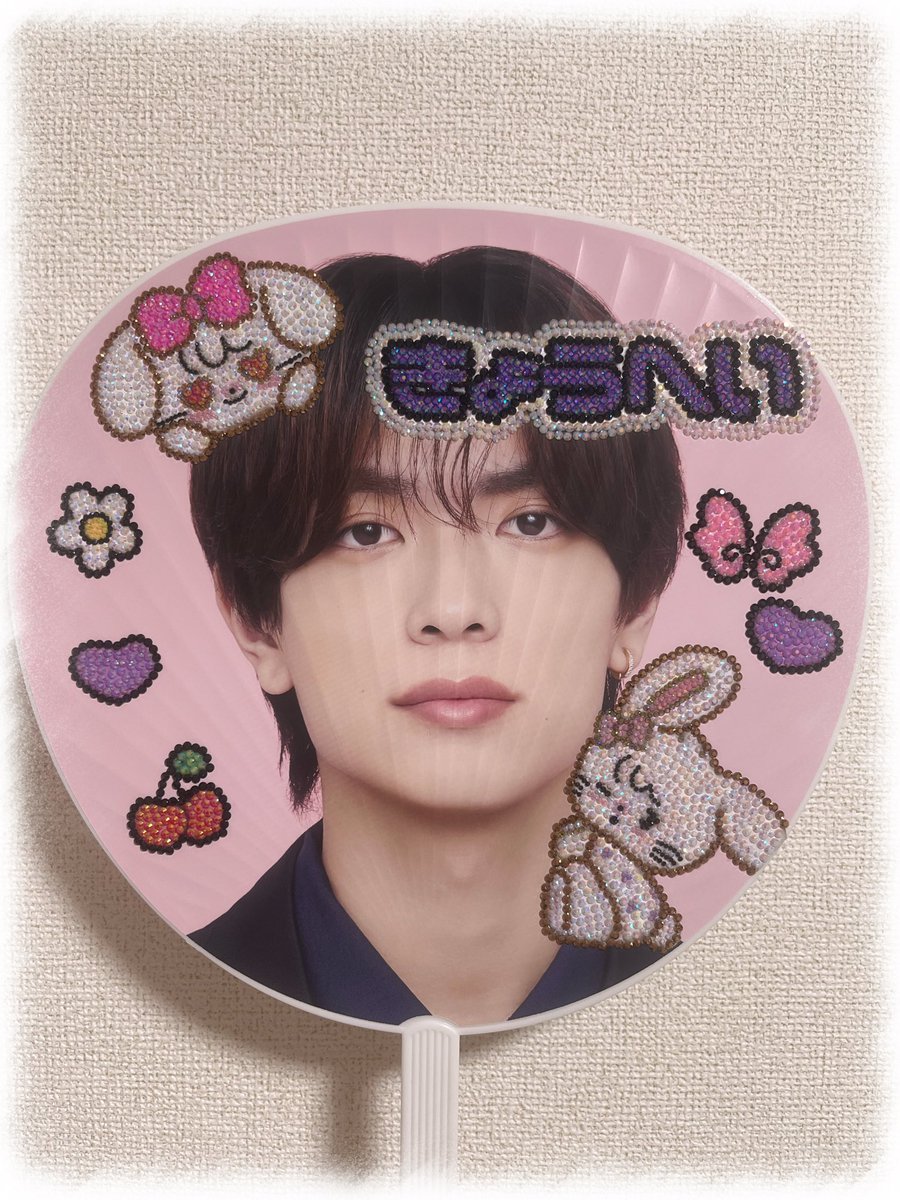 Kyo__pi28's tweet photo. で、で、できたー！！！ᐡ ߹𖥦߹ ᐡ💜💜
首もげそうになりながらも頑張った🥹✨️
今年は全面はもう諦めてしまったけど
大満足ーー！՞⸝⸝•̀⩊•́⸝⸝՞💜💜
皆みたいにクオリティは低いけど🥺
きょへたんがキラキラしてる🤩🫶🏻 https://t.co/JaSS75CffL