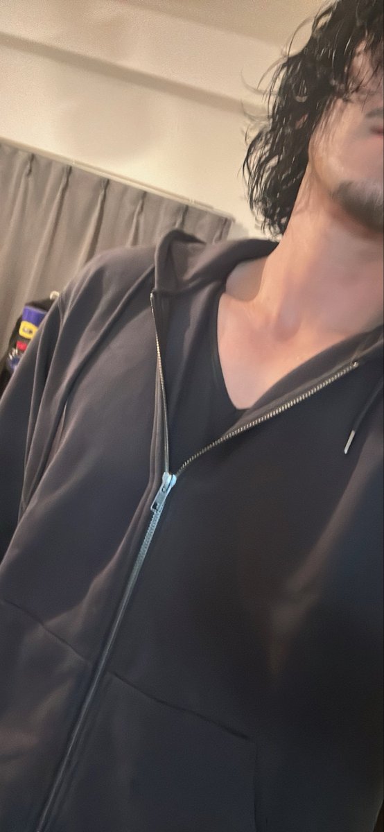 _jin_dayo's tweet photo. 筋トレ用に買ったユニクロCのパーカーとスウェパンめっちゃいい感じ
来週から超ストイックな生活始めます💪 https://t.co/N4uJLtfRQO