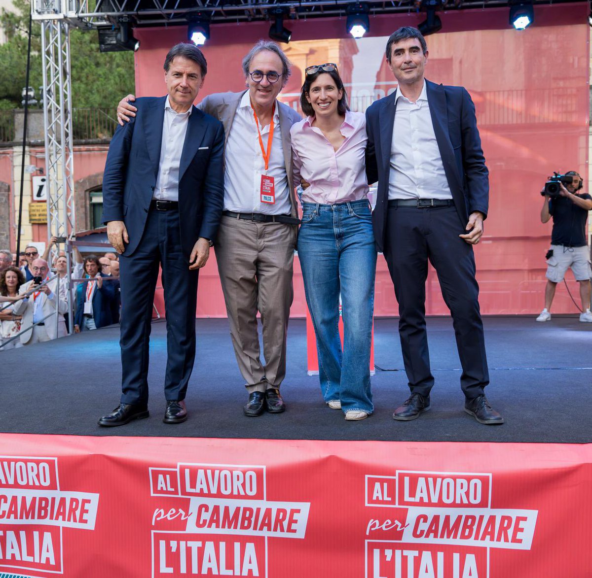 BlueMoo29865634's tweet photo. @PBerizzi PAOLINO...
SE A ..NAPOLI...VANNO QUESTI
4 SCAPPATI DI CASA...
E FANNO UNA MEGA FIGURA DI MERDA ...
PENSI ANCORA DI VOTARLI ??
DA NAPOLI E....
DALL'ITALIA...È TUTTO !!
🤣🤣🤣🤣🤣🤣🤣🤣🤣🤣
🤣🤣🤣🤣🤣🤣🤣🤣🤣🤣 https://t.co/nmP4ALTTFD