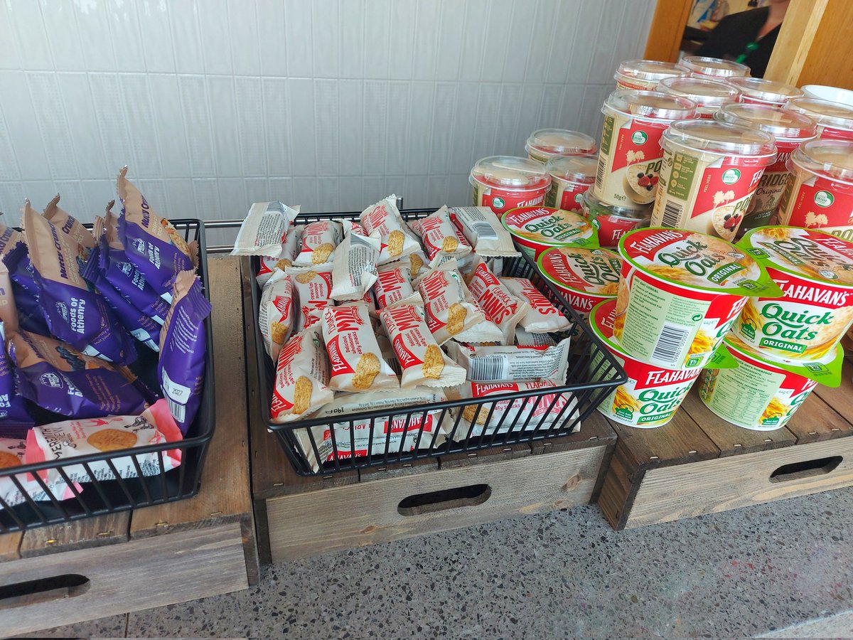 Michaelkelly707's tweet photo. The food offerings just now in tbe @AerLingus #Aerclub lounge @DublinAirport
#paxex https://t.co/oZS5HAAyXU