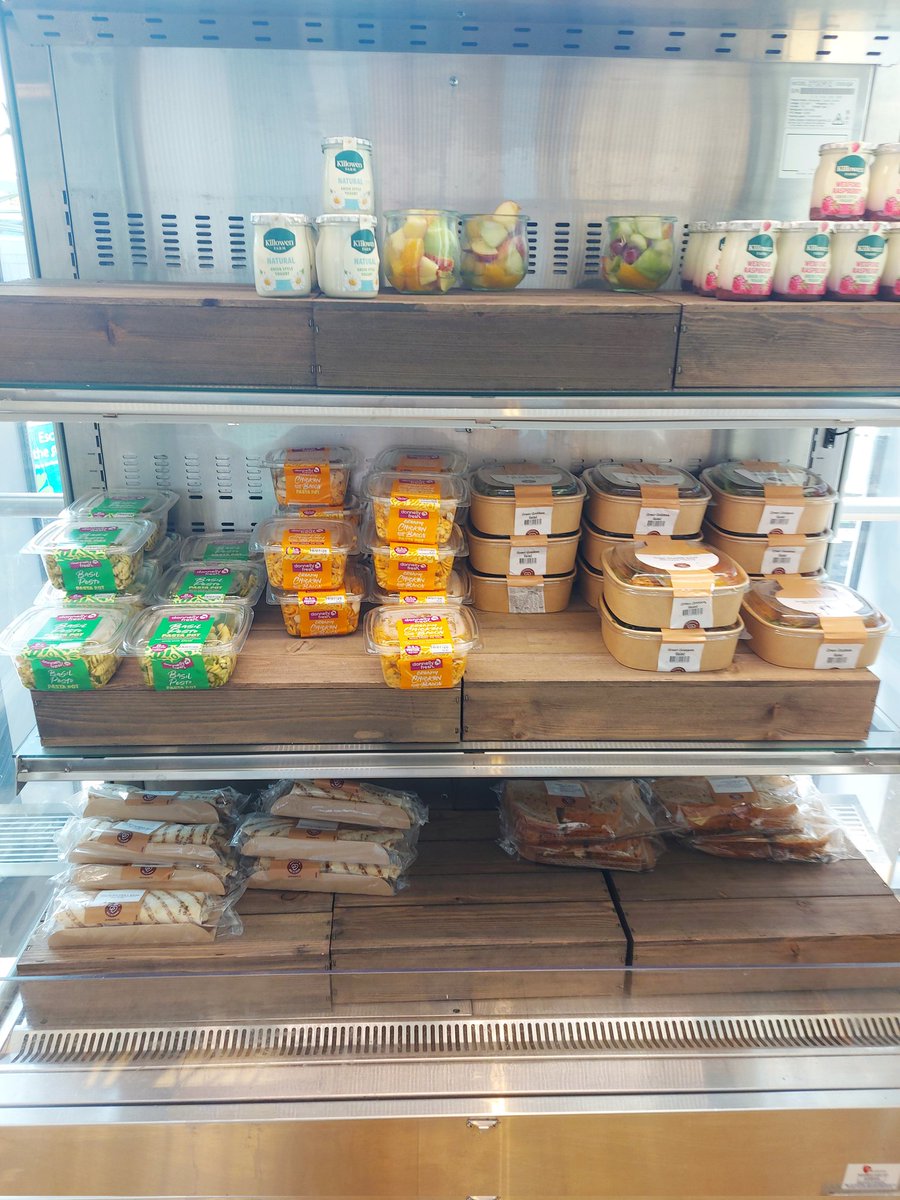Michaelkelly707's tweet photo. The food offerings just now in tbe @AerLingus #Aerclub lounge @DublinAirport
#paxex https://t.co/oZS5HAAyXU