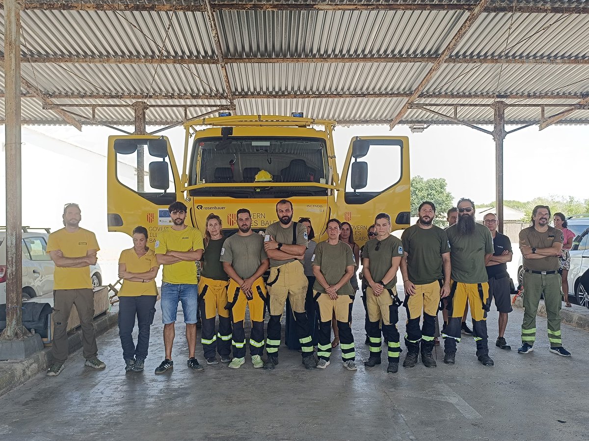 AgriculturaGOIB's tweet photo. Ens sumam al minut de silenci en record de les víctimes de l'incendi forestal d'Almeria i en mostra de suport a les famílies i afectats.

Tot el nostre escalf i reconeixement a l'operatiu d'emergència de la @AndaluciaJunta que continua fent feina sobre el terreny. https://t.co/j5Gb6IY480