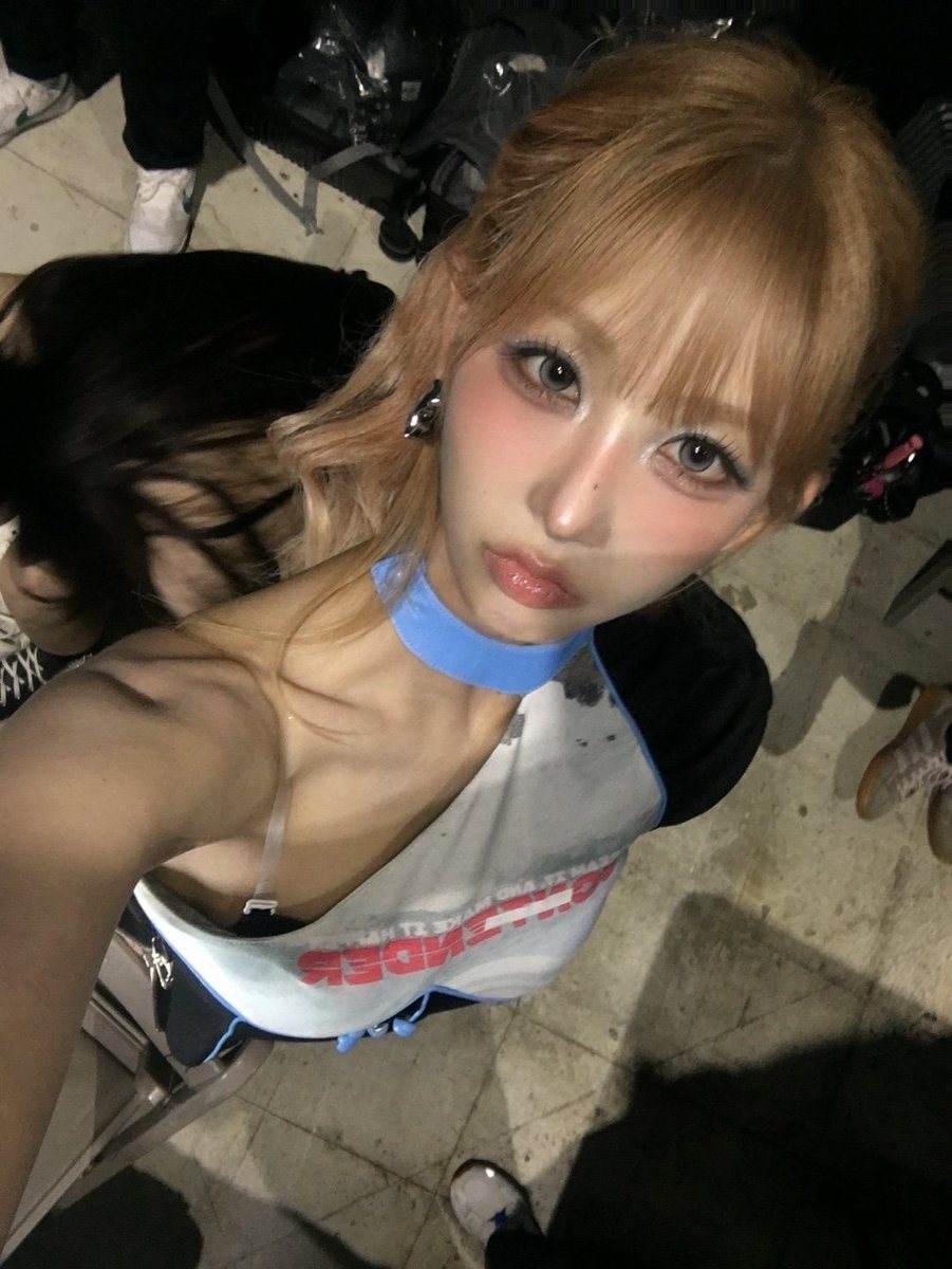 udtt_official's tweet photo. [#구한나]

뮤뱅 끝 ! 오늘은 블루 메이크업이 포인트!!🩵💙

#UDTT #우당탕탕소녀단 
#KOOHANNA #VIPER https://t.co/HFO70UNdQA