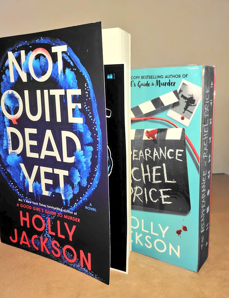 books32m's tweet photo. ホリー・ジャクソンの『Not Quite Dead Yet』再読したので次は積んでた作品読む📖それにしても大きさが違いすぎる…。 https://t.co/nzkhDR6iZ4