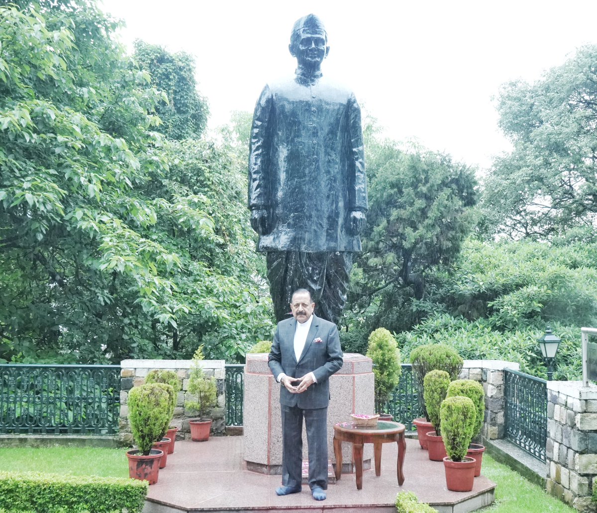 DrJitendraSingh's tweet photo. #Mussoorie: 

Started engagements with a heartfelt floral tribute to Bharat Ratna Lal Bahadur Shastri Ji, a visionary statesman whose life was a shining example of humility, honesty and selfless service to the nation, and after whose name the Academy has been named “Lal Bahadur Shastri National Academy of Administration” #LBSNAA.