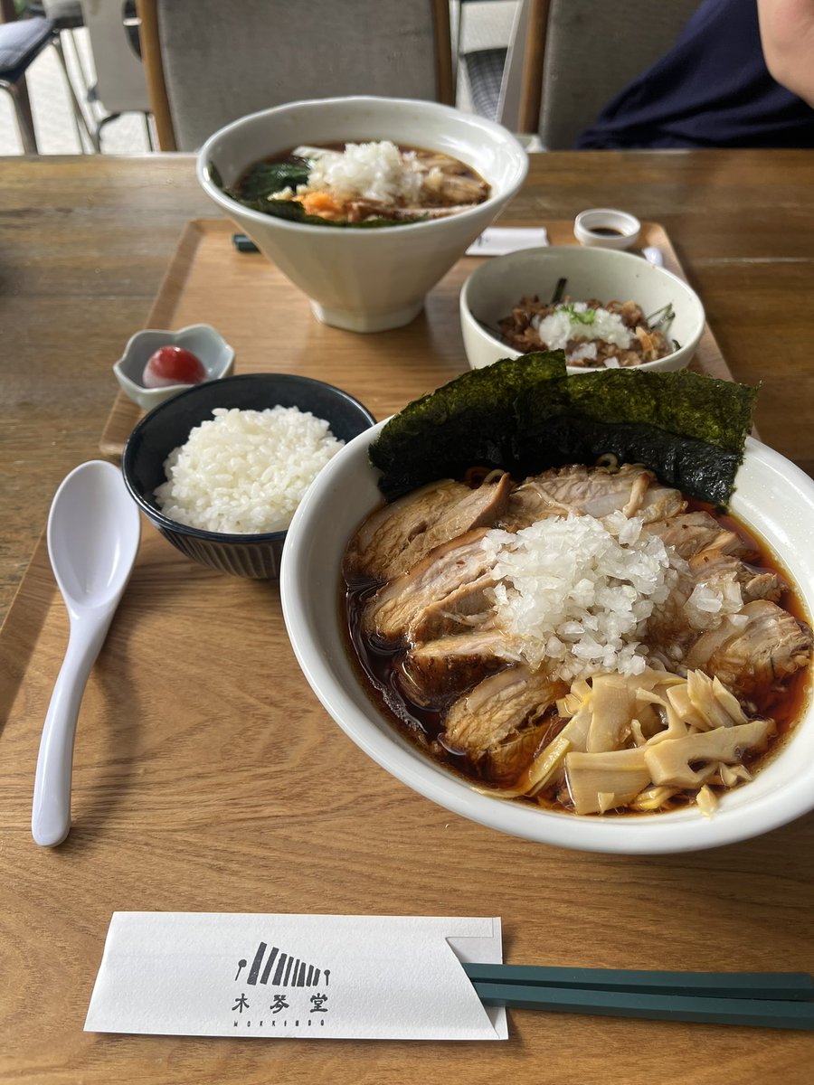 honbus's tweet photo. お疲れさまで酒♪

金曜休みで
会社の◯◯試験終わりで
奥さんとランチ〜

木琴堂 さん@富津市
チャーシュー麺+ごはん
奥さんはBセット

美味しかった〜
ごちそうさまでした♪
ε-(´∀｀; )

季節のごはん
売り切れ
食べれず残念…
また次回に…(ToT) https://t.co/7mWeBY9qq2