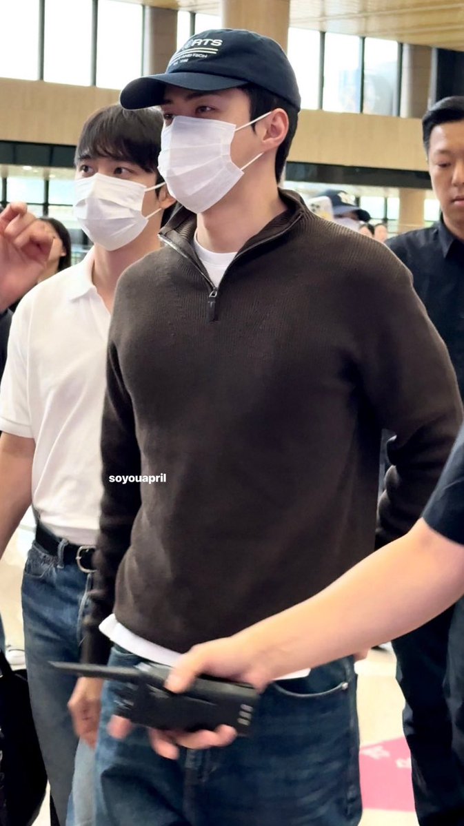 u_han94's tweet photo. SEHUN’S CHEST has a fandom on its own✅ https://t.co/9Dd5Wb0R9g