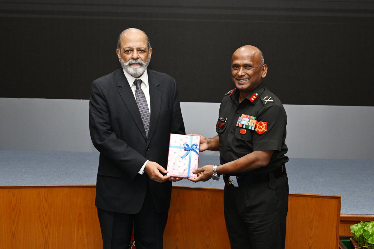 SujanChinoy's tweet photo. Earlier this week, on 7 July, I delivered a lecture on "Managing Geopolitics In A Fractured Global Order And Changing Paradigm Of National Security" to officers attending the Higher Command Course at the #Army #War College in #Mhow , Madhya Pradesh. @artrac_ia https://t.co/kBs9McGM3y