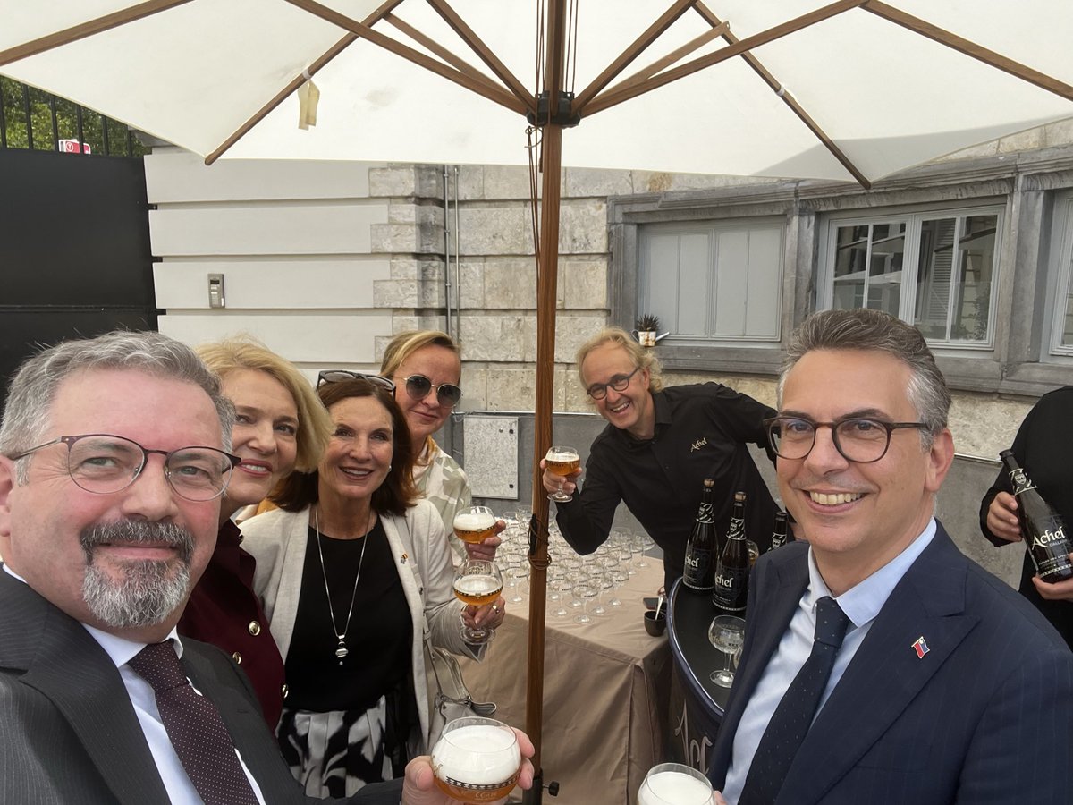 AgronBajrami's tweet photo. Delighted to have joined the celebrations of Flanders Day at the kind invitation of the Government of Flanders.
It was a pleasure to hear Minister-President Matthias Diependaele and to exchange views with so many fellow ambassadors.
In true Flemish spirit, I gladly raised a glass of excellent Flanders beer to celebrate this special day! 🇽🇰🇧🇪🍺
#FlandersDay