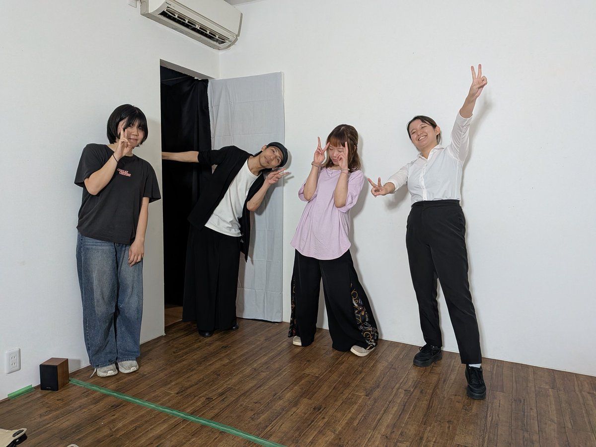 conceptonton's tweet photo. ついに明日から公演始まります！

今日は会場にメンバーで集まって、音響と照明の設置をしました。

明日の11日(土)14時からの回はまだ２枚予約出来ます。
イスを詰めたので、当日券が各日１枚出せます。当日券で観たい人は、開演の15分前までに受付を済ませて下さい。

明日からの公演、頑張ります！ https://t.co/aJ0DfO35Wr