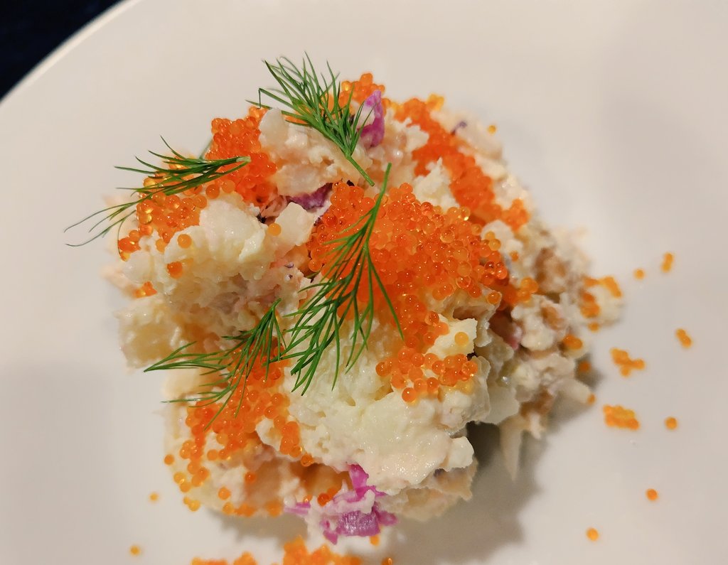 Bar_stolas's tweet photo. 🧅お魚ポテトサラダ🥔
三重の天然イサキ、青森の天然メバル、佐賀の新玉ネギ、静岡の三方原男爵芋、しば漬け、梅マヨの爽やかなポテサラにトビッコをトッピングいたしました🤗 https://t.co/WzX8SpTEoy