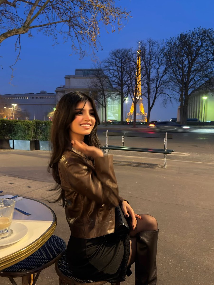 nomrashan's tweet photo. Met malem, temen-temen! Your girl Vicca as owner Kedai Victoria bakal mod malem ini. Mumpung kita lagi di Paris, menu kita malem ini rada French Cuisine yah. Buat yang gatau, udah balik aja ke Prapatan Ciamis. 

Anyways.. PAP malem dulu dong sebelum mulai gimnya. https://t.co/vDjtmLIVYn