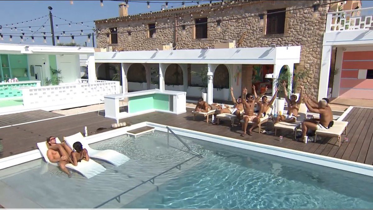 rosemiaa_'s tweet photo. All the boys together, all the girls together…yet Jasmine wants to be with her man. Exactly! #loveislanduk #loveisland https://t.co/FAFsnMIFy2