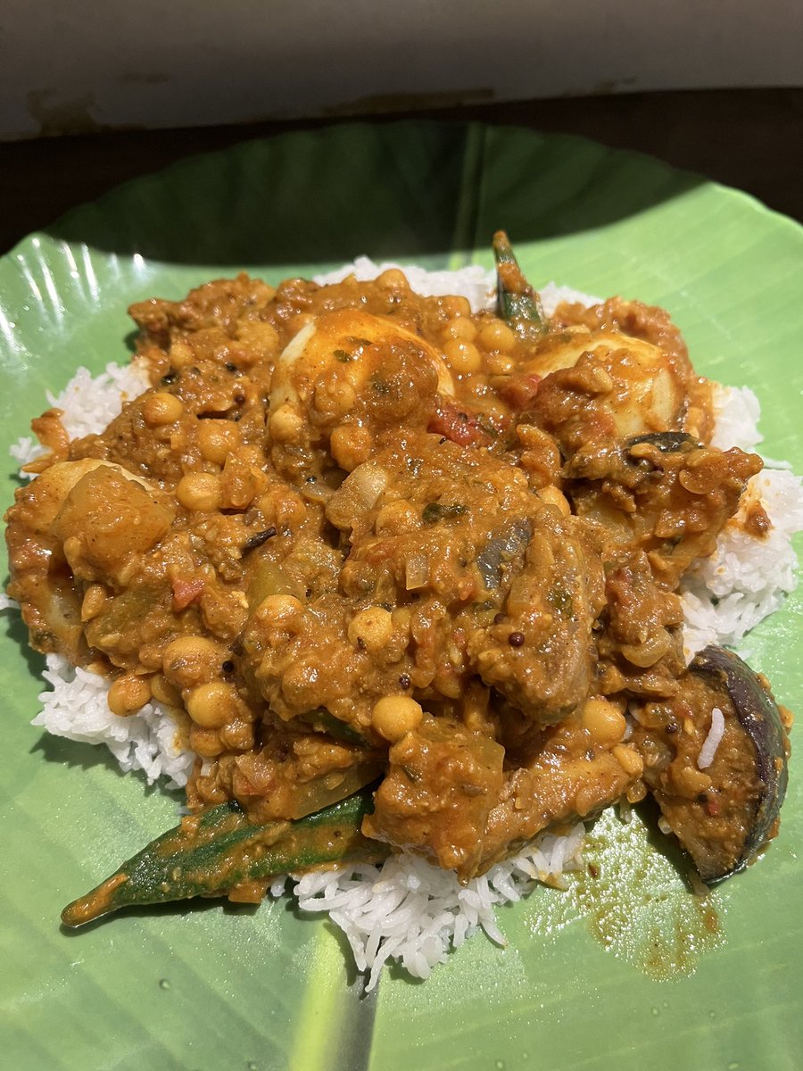 yaa's tweet photo. Singh's Kitchen Honmachi  で、MIXカレー https://t.co/hGI15weO50