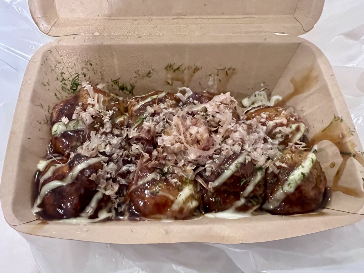 arca_r4's tweet photo. カリとろっ！な、大阪のタコ焼き https://t.co/So766BB18N