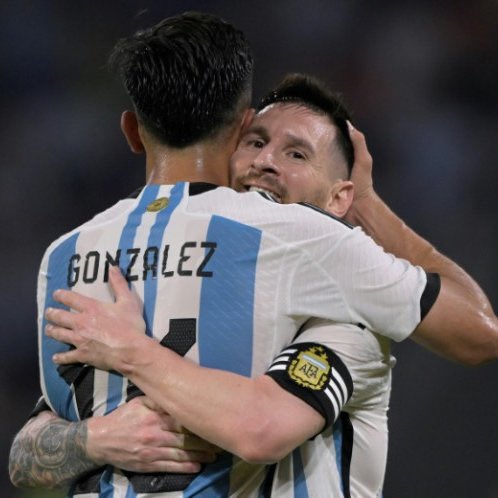 SequenceTv's tweet photo. 🗣️ 𝗡𝗘𝗪: Nico Gonzalez: "I have told Messi: "I will give my life for you, brother." https://t.co/J1NGw2QeHn