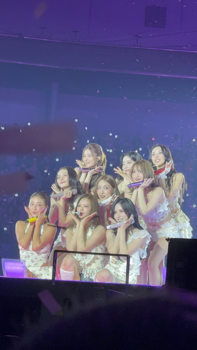q_ak3's tweet photo. やっぱTWICEはOT9
唯一無二だ https://t.co/mJnTzVx1bk