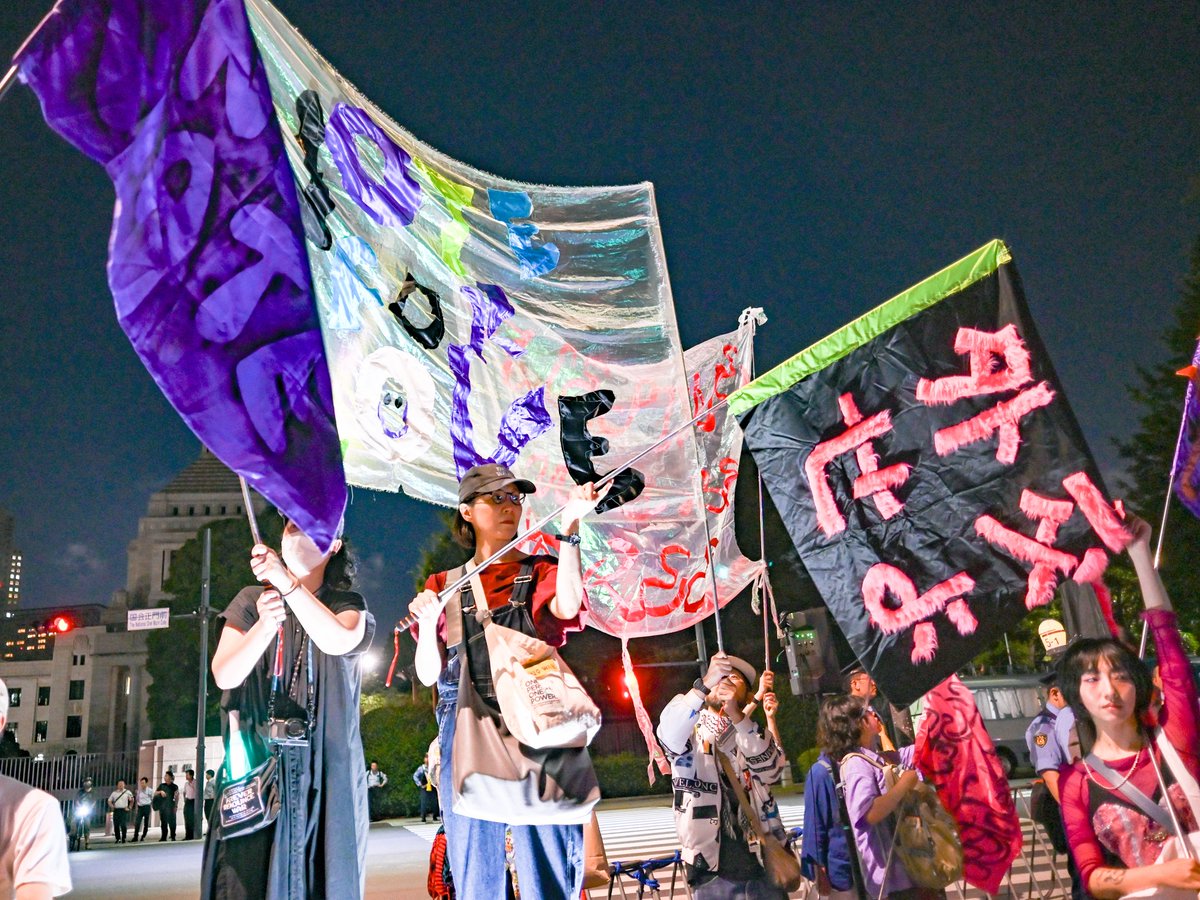 japonistan's tweet photo. カッコよかった
#クソデカフラッグ部
#めちゃくちゃな政治に抗議0710 https://t.co/wLphtsiipE