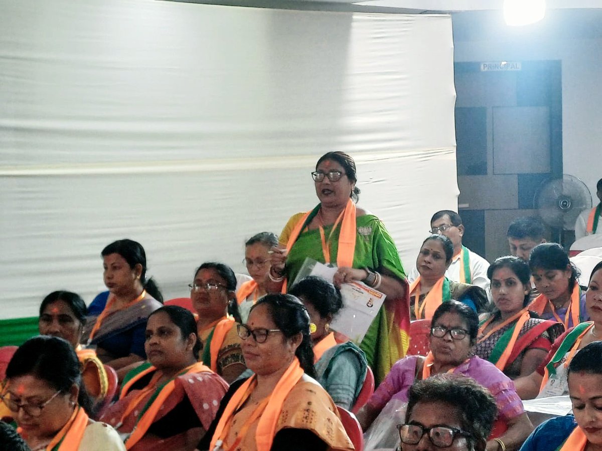 mriganka_dr's tweet photo. 📍 IAS [International Academy of Scholar], Bongaigaon 
My talk on future challenges in #socialmedia and #IT ..
Inauguration ceremony of #DistrictLevel training #workshop  as a part of Pandit Dindayal Upadhay_Prasikshan #Mahabhiyan..

@DilipSaikia4Bjp @BJP4Assam @BJP4Bongaigaon https://t.co/n9BOI7OnPL