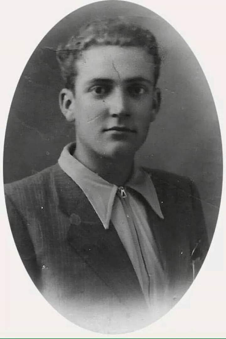 Teresa02247224's tweet photo. Giannuzzi Arturodi anni 19 #CompagnoPartigiano
 della Divisione "Masia", VI Brigata; fucilato dalla Sicherheit il 10 luglio 1944, a Piane di Varzi con con i compagni Ballerini Giovanni e Fiori Stefano.
Morto per la nostra libertà 🌹 https://t.co/jGAAwsTQSH