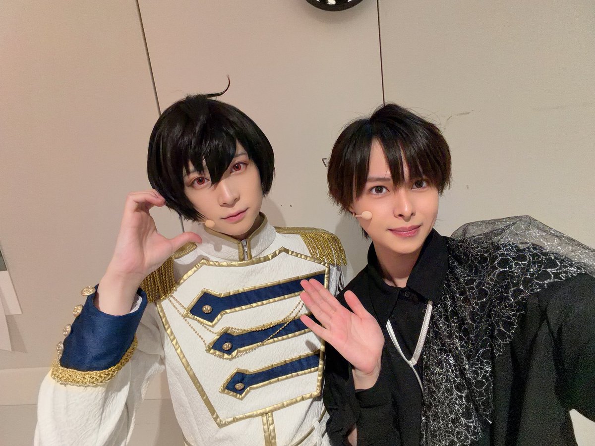 uchi_ryusei's tweet photo. 『あんさんぶるスターズ！THE STAGE』
-Requiem from Knights-
大阪初日ありがとうございました！！
大阪公演も頑張るぞ〜！

朔間 凛月 役の荒牧さんとお写真撮りました📸
東京公演で撮れなかったのでとても嬉しいです♪

残り4公演もよろしくお願いします！
#あんステ https://t.co/cMOA29hSOm