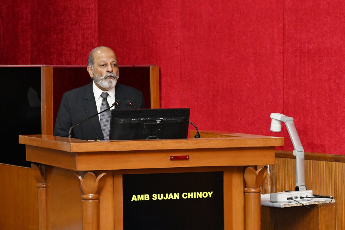 SujanChinoy's tweet photo. Earlier this week, on 7 July, I delivered a lecture on "Managing Geopolitics In A Fractured Global Order And Changing Paradigm Of National Security" to officers attending the Higher Command Course at the #Army #War College in #Mhow , Madhya Pradesh. @artrac_ia https://t.co/kBs9McGM3y