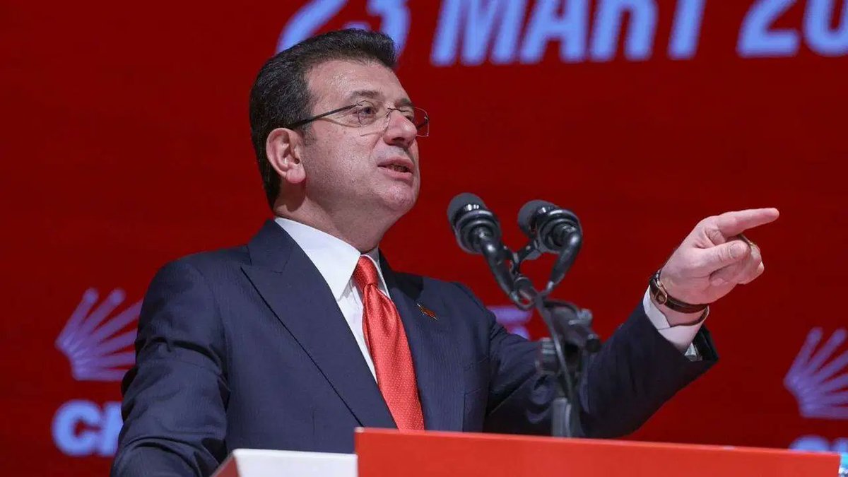 cumhuriyetgzt1's tweet photo. Ekrem İmamoğlu:

"Benimle yarışmaktan korkuyor. Sesimden, sözümden, görüntümden, ismimden korkuyor. 

O yüzden: Sesim yasak, görüntüm yasak, fotoğrafım yasak, X hesabım yasak, mahkemeye gelmem yasak, savunma yapmam yasak!"
https://t.co/7NYWjovxUs https://t.co/c8asWAGFcz
