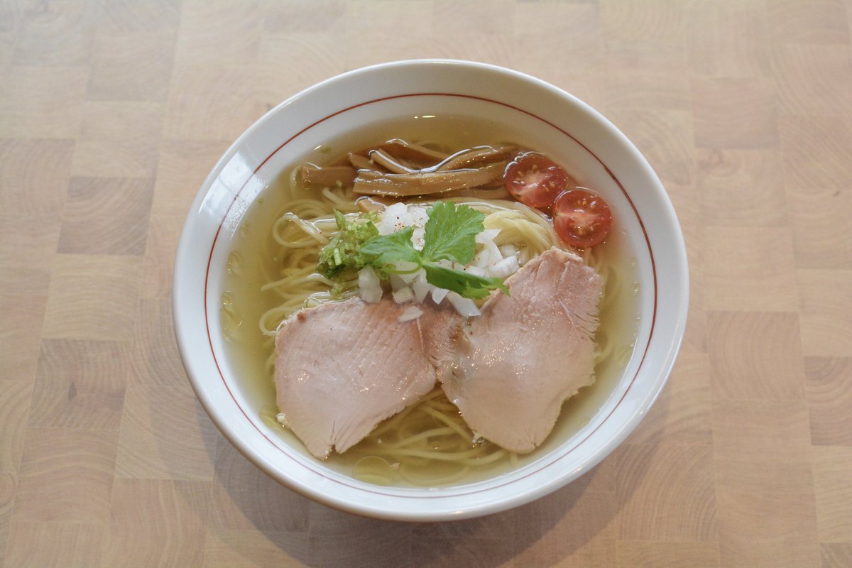 RAMEN_HARESORA's tweet photo. 明日11日（土曜日）
11:30〜16:00/17:00〜19:00
1時間中休みいただきます

突発限定
ありがたい事にリクエスト多数いただきましたので
#冷やし煮干そば
やります
暑い日に最高です！

#ラーメン霽レ空
#京都ラーメン
#二条駅 
#豚清湯
#豚骨醤油 https://t.co/3qiwn5vjgl