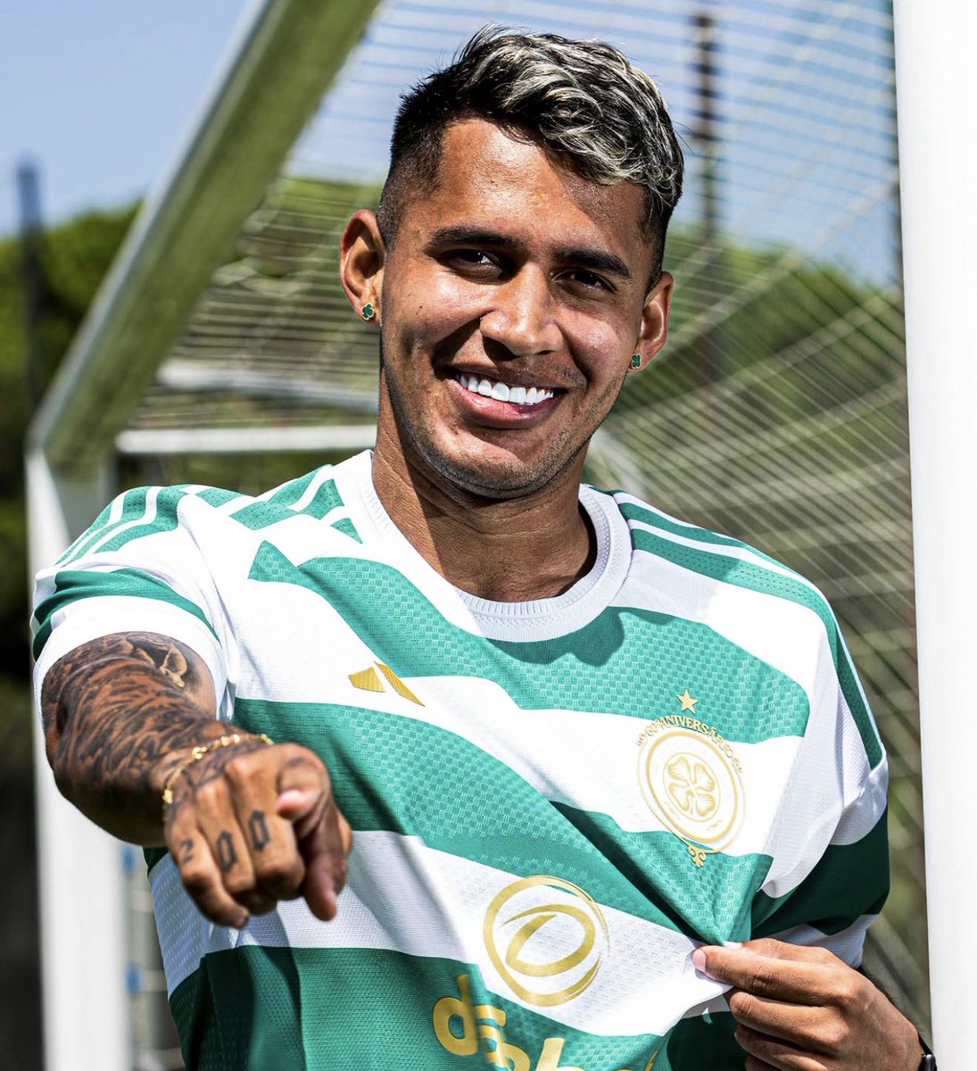 PSierraR's tweet photo. 🚨 Camilo Durán (24) es anunciado oficialmente como nuevo jugador del #Celtic. El delantero colombiano deja #Qarabag por 5.5M€, siendo la venta más alta en la historia del club de Azerbaiyán, firmando por 5 años (hasta junio de 2031). 🍀🇨🇴 https://t.co/pxnbPaD7hH