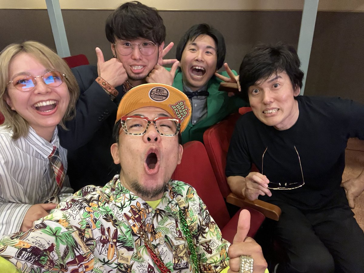 40mariacchi's tweet photo. 【OWARAI ASAKUSA】

全編英語公演、本日無事初日を終えました🔥

初舞台のように緊張しましたがなんとかやりきりましたw

残りの7日間もいろいろ修正しながらライドーンしていきたいと思います🙌🏻

写真は夜バラエティとザ・ギース尾関さん✨

🎫⬇️
https://t.co/TP7Y8ztGfj https://t.co/01Ntc63pjl