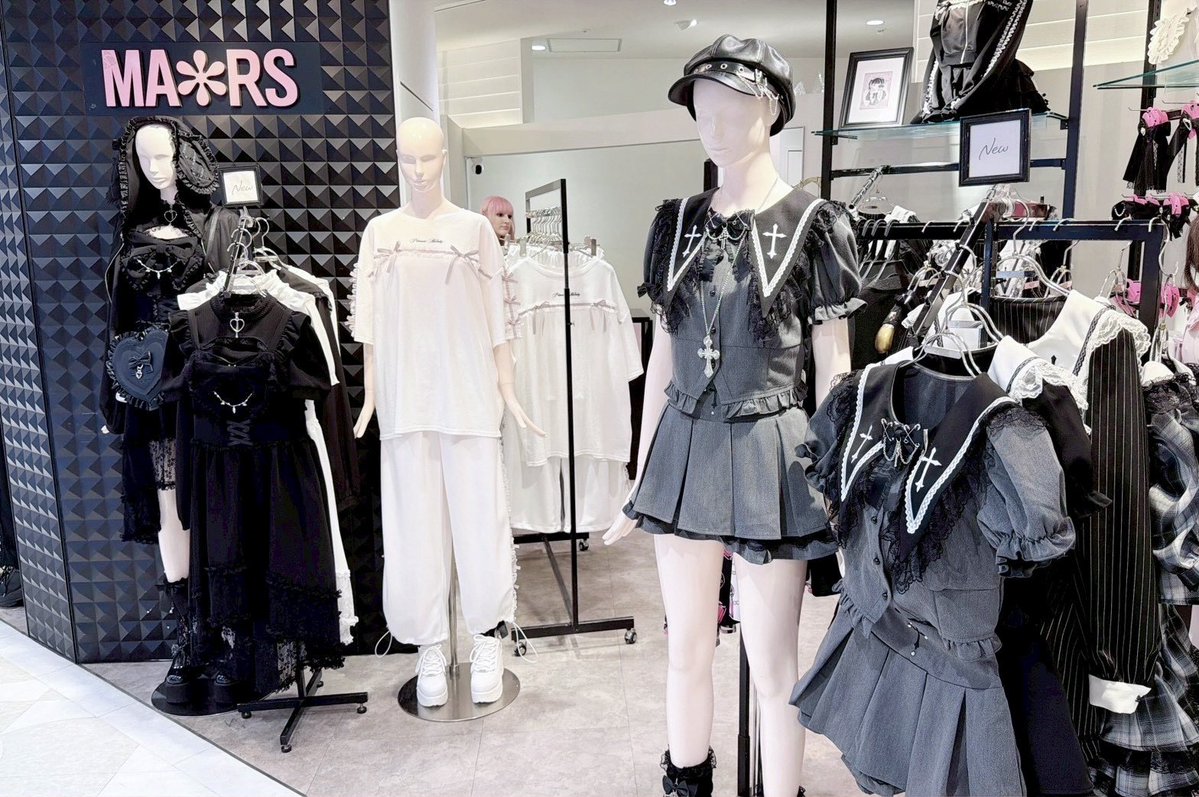 mars_amoebamars's tweet photo. MARS渋谷109店 ⏦ﾟ♡

新作はもちろん、人気アイテムや定番アイテムも多数ご用意しております🖤🎀
オンラインストアでも販売中なので
ぜひお気に入りの一着を見つけてください🪽

🛒 https://t.co/dRkduLp7Lc https://t.co/Uu2N4CtKlA