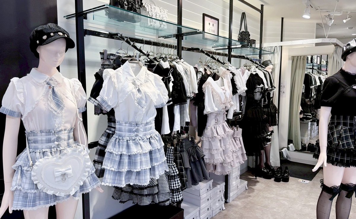 mars_amoebamars's tweet photo. MARS渋谷109店 ⏦ﾟ♡

新作はもちろん、人気アイテムや定番アイテムも多数ご用意しております🖤🎀
オンラインストアでも販売中なので
ぜひお気に入りの一着を見つけてください🪽

🛒 https://t.co/dRkduLp7Lc https://t.co/Uu2N4CtKlA