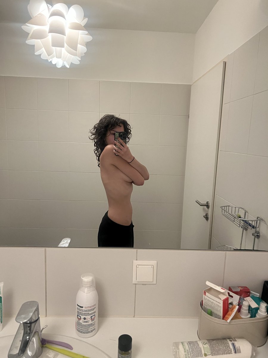 raspberryy008's tweet photo. I feel like I look so much fatter from the side :(( bmi guesses? https://t.co/YXLofwDUUh