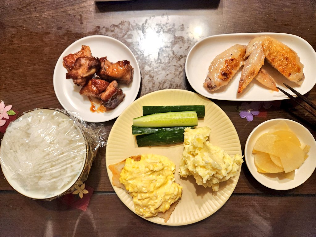 str1783's tweet photo. 最近のご飯 https://t.co/9idRBGJ8cm